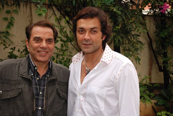 Dharmendra Health Update